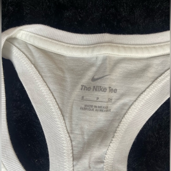 Nike Women's Falcon’s White and Red Tank Top. Size Small - Picture 5 of 6